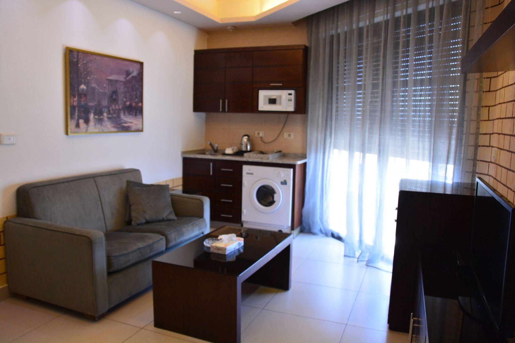 Nadine Hotel Suites 암만 외부 사진